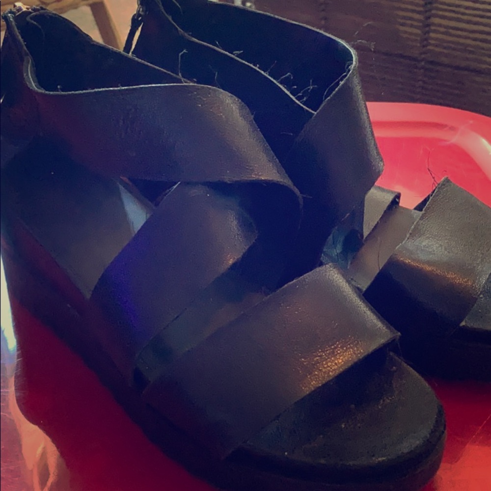 Cute Black Sandals!